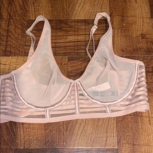 Victoria’s Secret mesh wired bra!💖